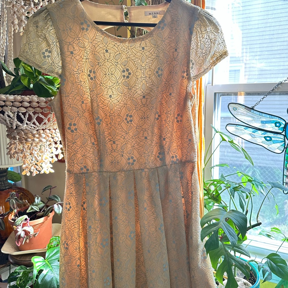 Beautiful Bsby Blue Lace on Pale Yellow Dress - Circle Cut Out - L - Boho